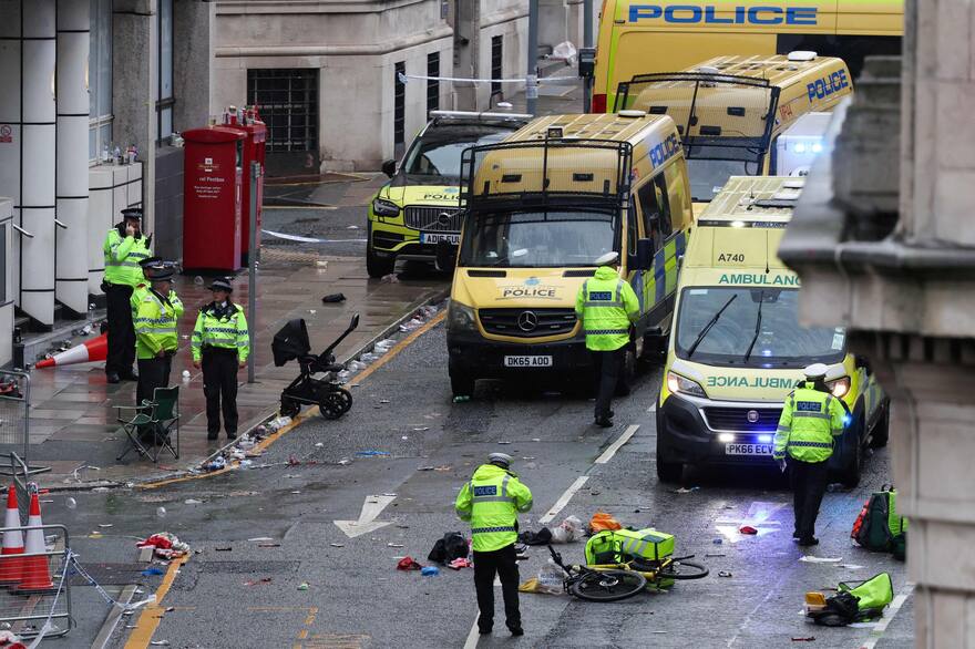 Tragedia en medio de los festejos: un auto arrolló a decenas de hinchas del Liverpool