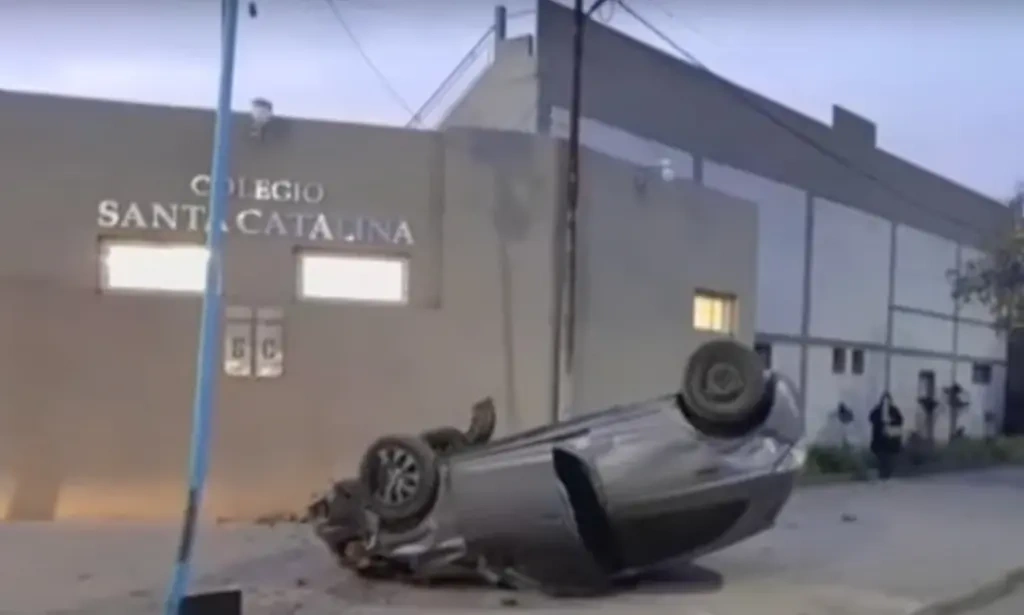  Violento accidente en la esquina de Rivadavia y España: tres heridos, entre ellos un niño