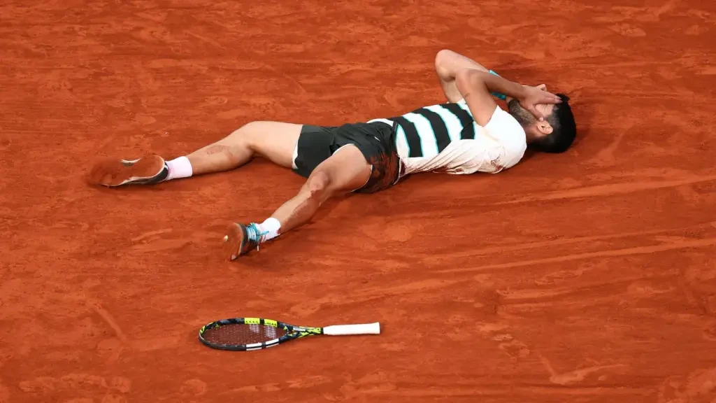 Carlos Alcaraz se consagró bicampeón de Roland Garros tras una batalla épica con Jannik Sinner