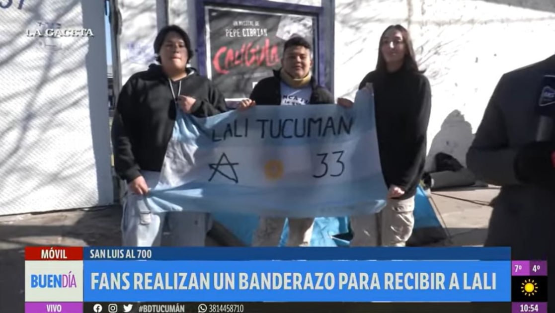Entre mates, carpas y roces: así se vive la vigilia por Lali en Central Córdoba