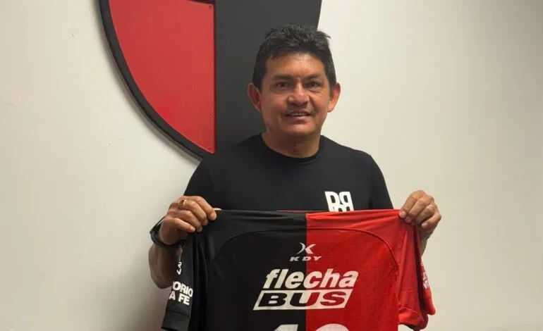 Ídolo y esperanza: el Pulga Rodríguez regresa a Colón en plena crisis