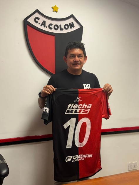 Ídolo y esperanza: el Pulga Rodríguez regresa a Colón en plena crisis