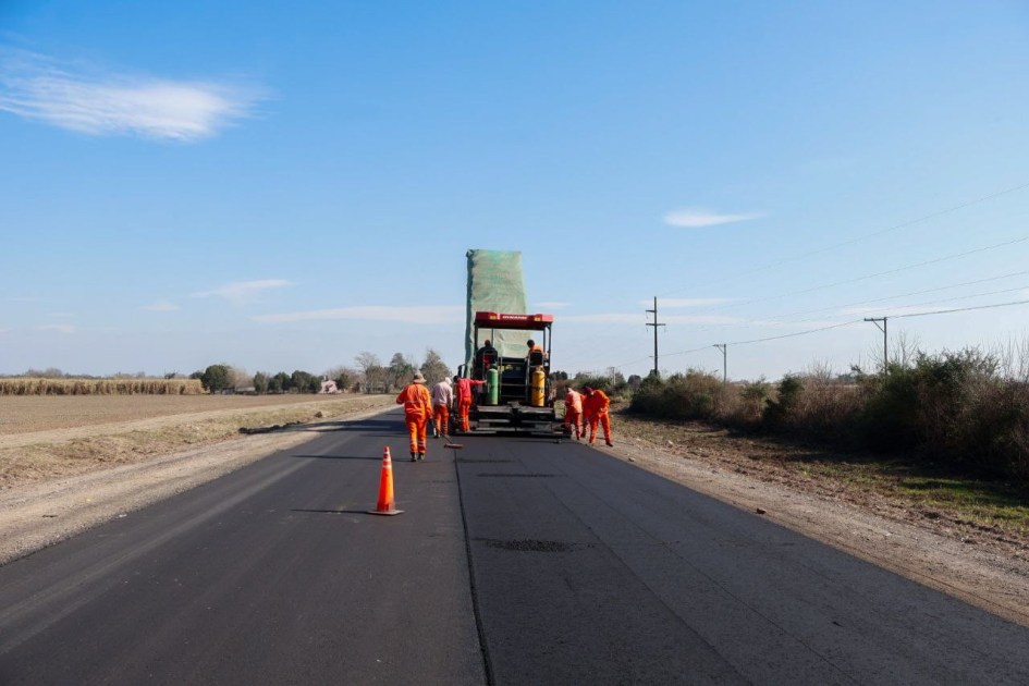 Avanza la repavimentación de la Ruta 329 en Monteagudo