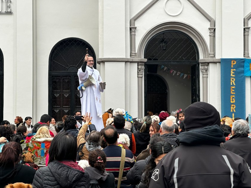 Bendición entre ladridos, promesas y gratitud: San Roque reunió a las mascotas y sus dueños