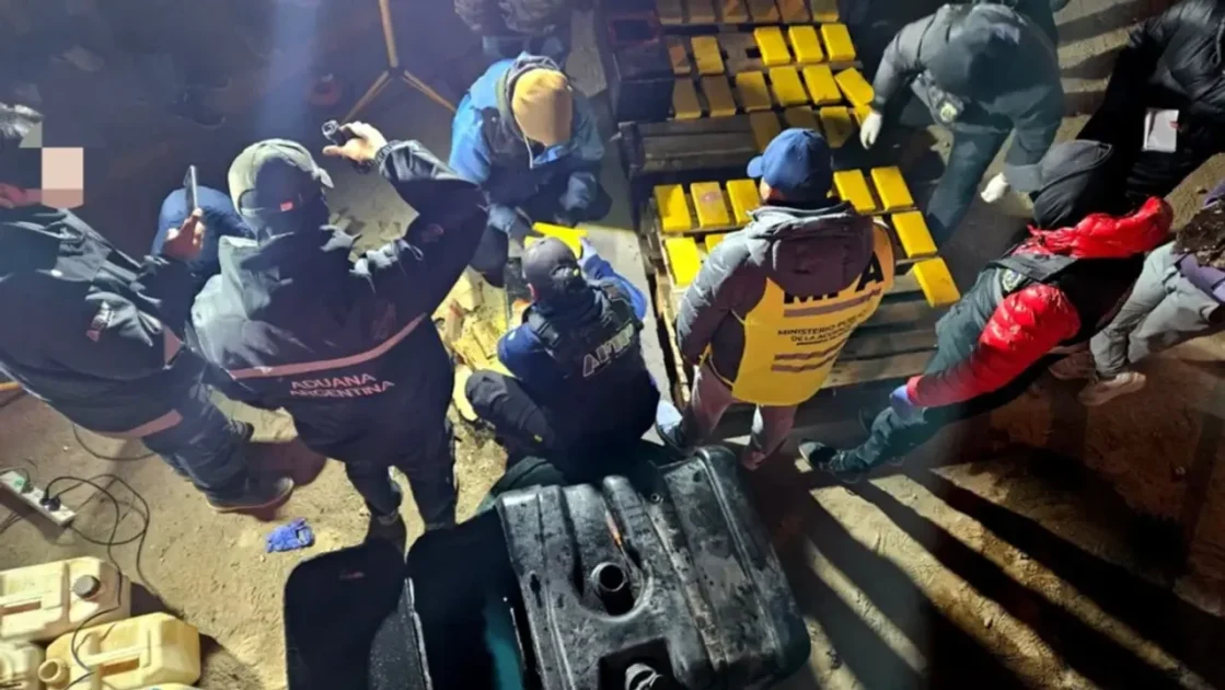 Incautan más de 50 kilos de cocaína ocultos en un camión: tres detenidos