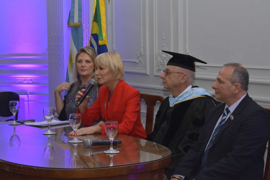 "Los intereses inconfesables que frenan el desarrollo del bioetanol se llaman petroleras"