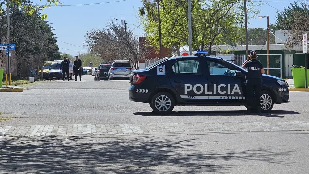 Una alumna de 14 años ingresó armada a su escuela, hizo disparos al aire y se entregó tras más de cinco horas