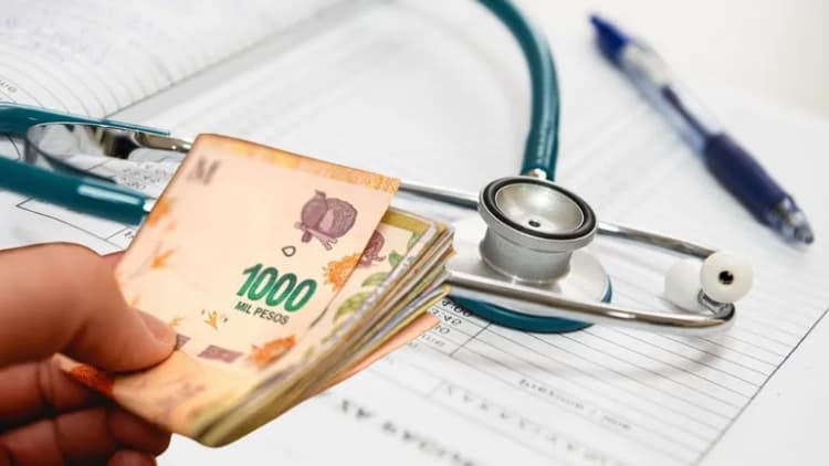 Una nueva norma garantiza la devolución de excedentes de cuotas a los afiliados que abandonen las prepagas