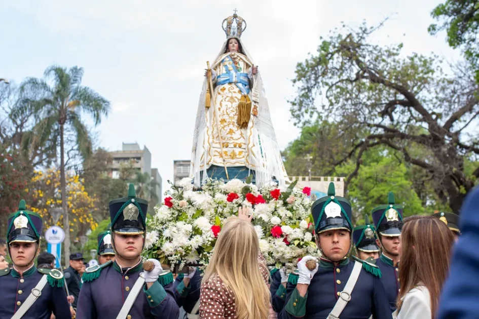 Actos, caminatas y misas: cómo se celebran los homenajes a la Virgen y a Belgrano