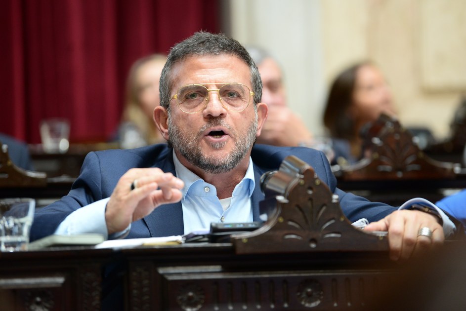 Carlos Cisneros presentó una cuestión de privilegio contra "Pirincho" Jiménez