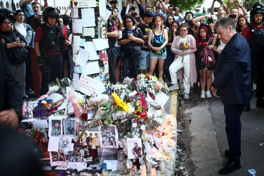 A un año de la muerte de Liam Payne: misterio, dolor y el homenaje de Louis Tomlinson