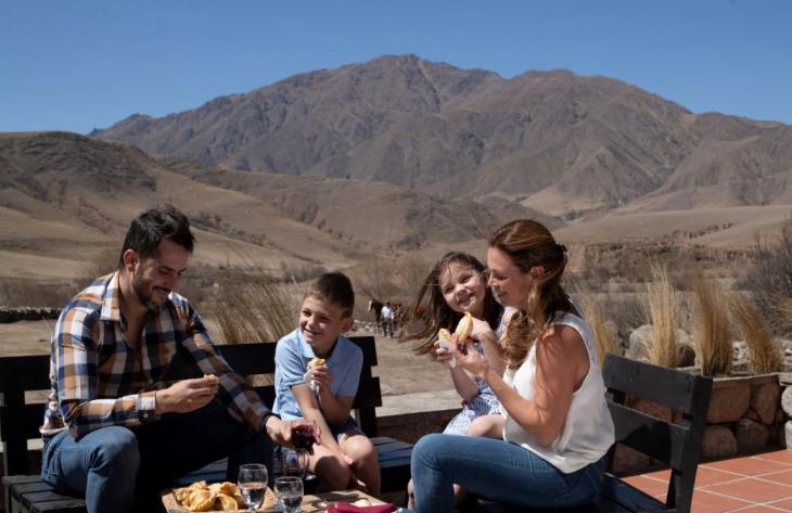 Tucumán continua celebrando el Día de la Madre con ferias, teatro y espectáculos en toda la provincia