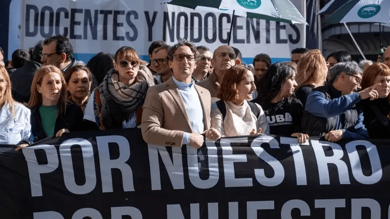 Docentes y no docentes universitarios vuelven al paro para exigir la aplicación de la ley de financiamiento