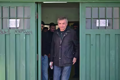 Votó Máximo Kirchner y cuestionó la injerencia extranjera en las elecciones