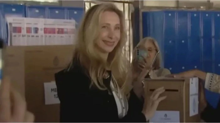 “Que la gente vaya a votar”: el mensaje de Karina Milei tras sufragar
