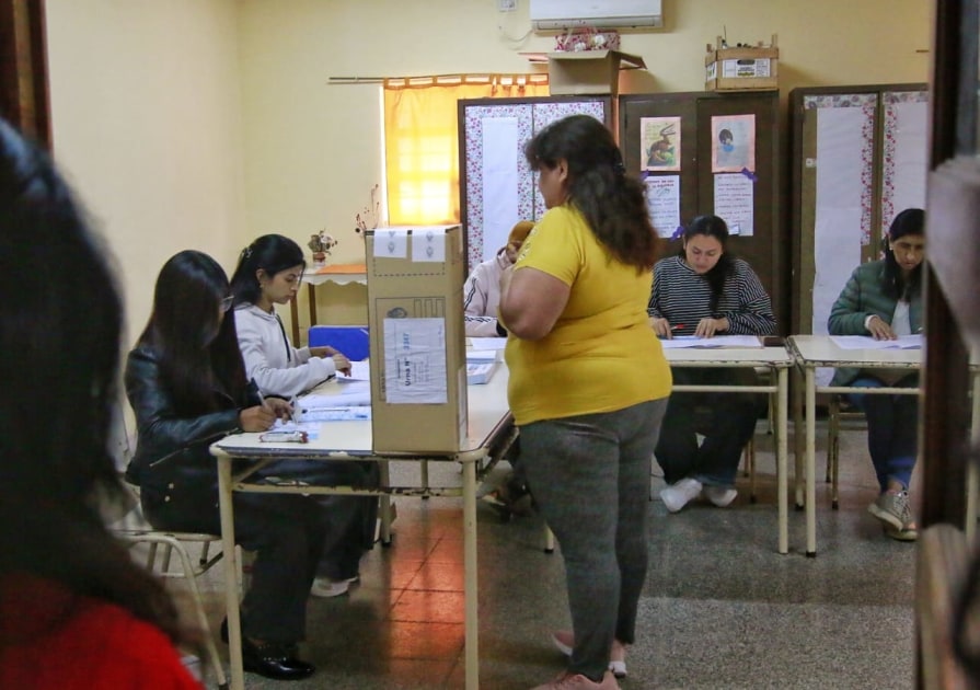 Tucumán supera la media nacional en nivel de participación: ya votó mas del 68% del padrón