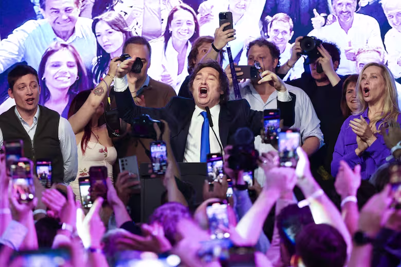 Javier Milei festejó el triunfo libertario y convocó a los gobernadores a debatir reformas