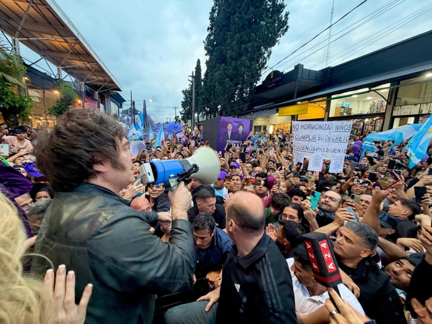 La Capital y Yerba Buena se tiñeron de violeta, mientras que el peronismo arrasó en el interior