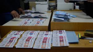 Expectativa por el escrutinio definitivo, que podría cambiar el resultado en ocho provincias