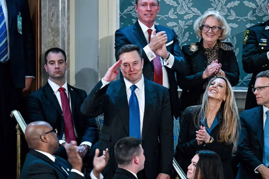 Los accionistas de Tesla aprobaron un paquete salarial de un billón de dólares para Elon Musk