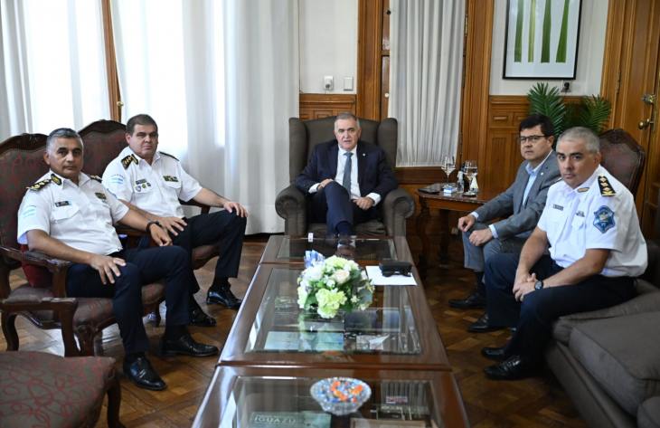 “No podemos meter en la misma bolsa a todos los policías”, dijo el jefe de la fuerza tras la reunión con Jaldo