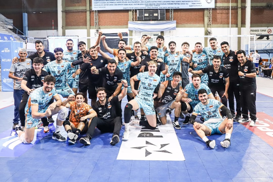 Los "Naranjas" siguen dulces: triunfazo de Monteros Vóley por 3-0 ante Vélez
