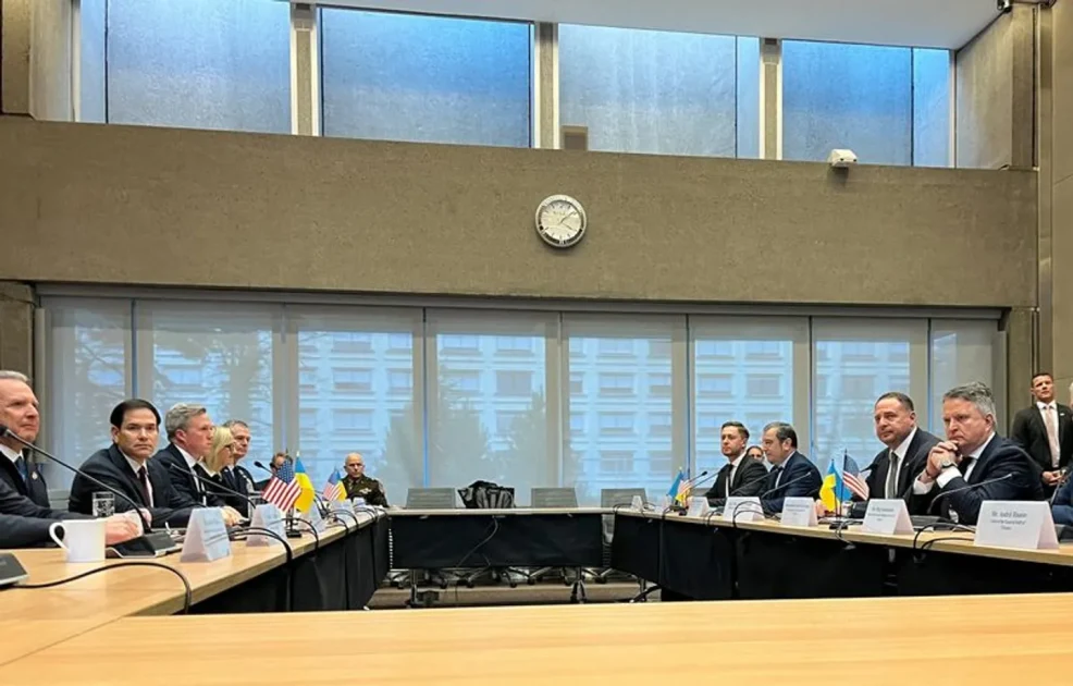 El Kremlin afirma que representantes rusos y ucranianos se reunieron en Abu Dabi