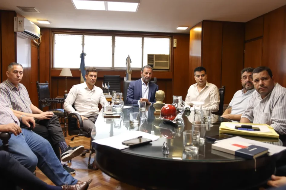 Para regular las apps de transporte, los ediles extienden el período de sesiones