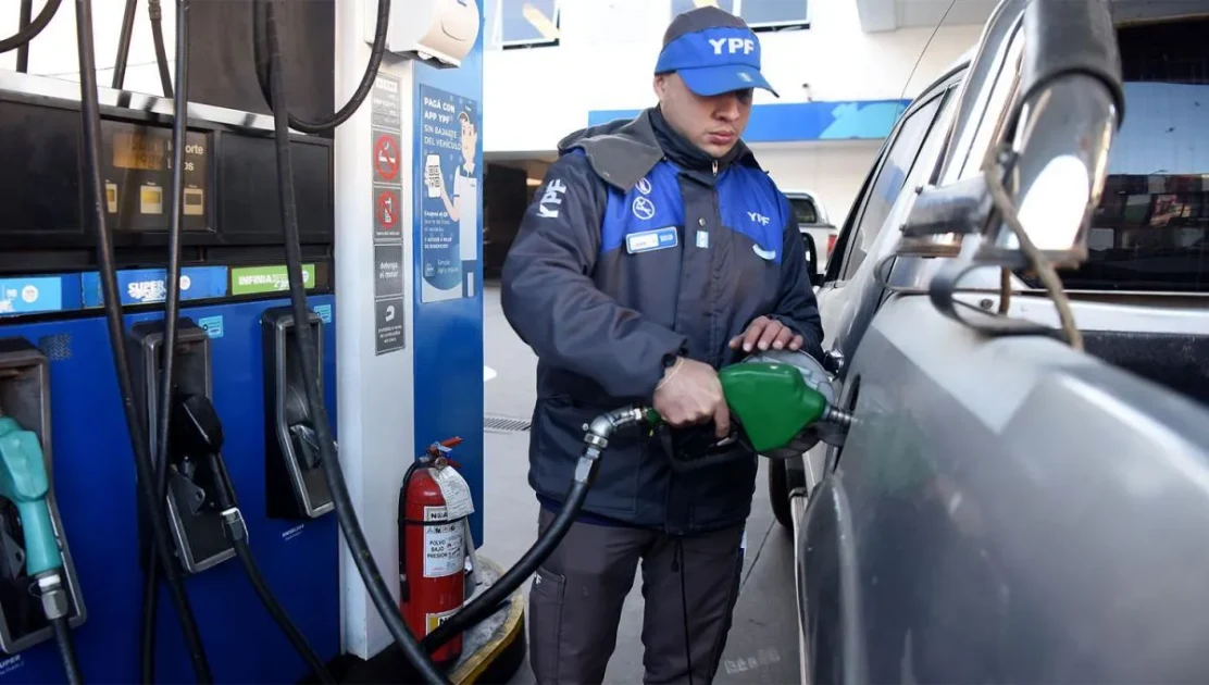 Tucumán resiste con la nafta, pero las ventas totales de combustible cayeron un 6% en medio de un desplome nacional