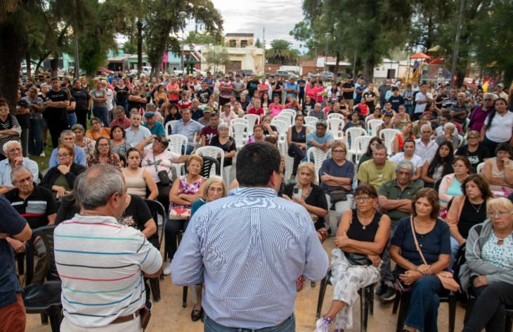 Autoridades del gobierno se reunieron  con vecinos de La Madrid y le presentaron  un plan integral de obras hídricas