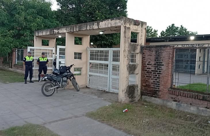 Un megaoperativo policial custodia las escuelas de Tucumán tras una ola de amenazas de tiroteos
