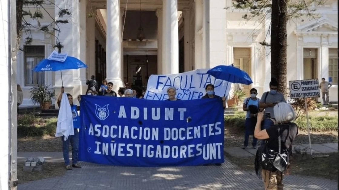 Docentes universitarios iniciaron una semana de paro en reclamo de ...