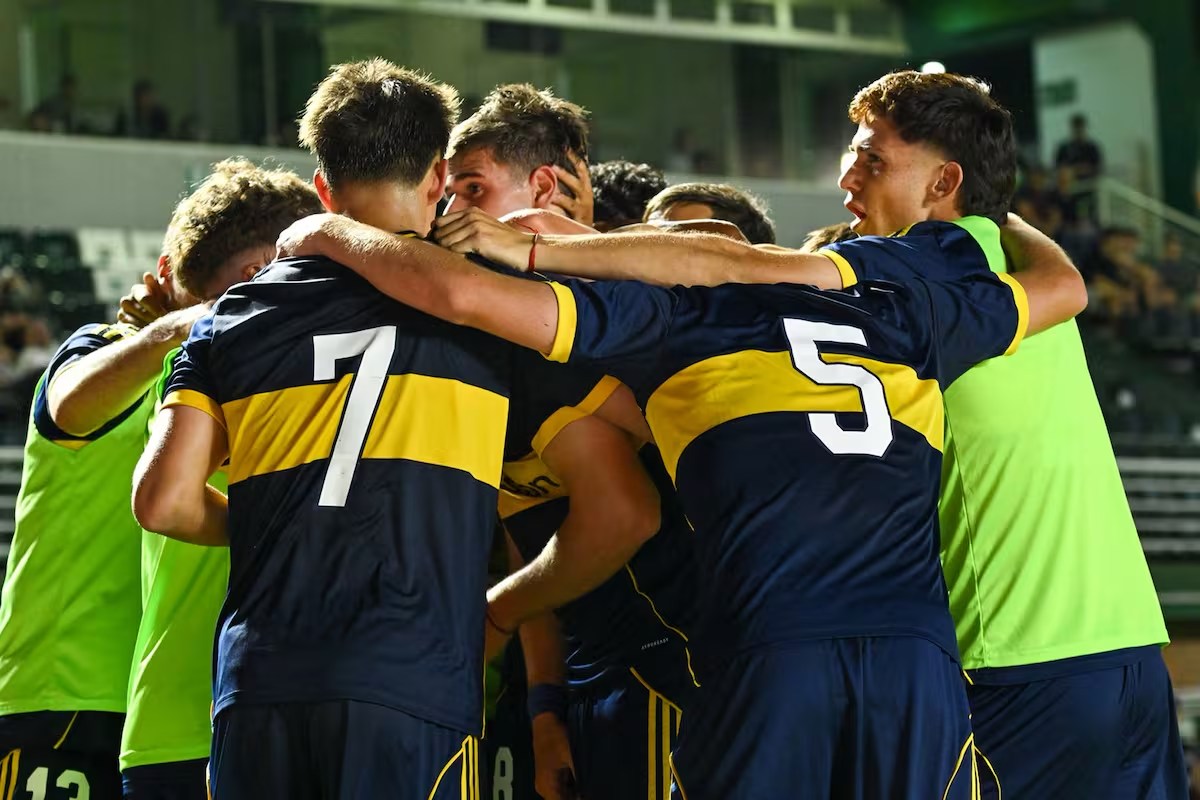 el-abrazo-de-los-jugadores-de-boca-campeon-de-RICRQUO7FFHYFNUO5Z5IWN7QOU.avif