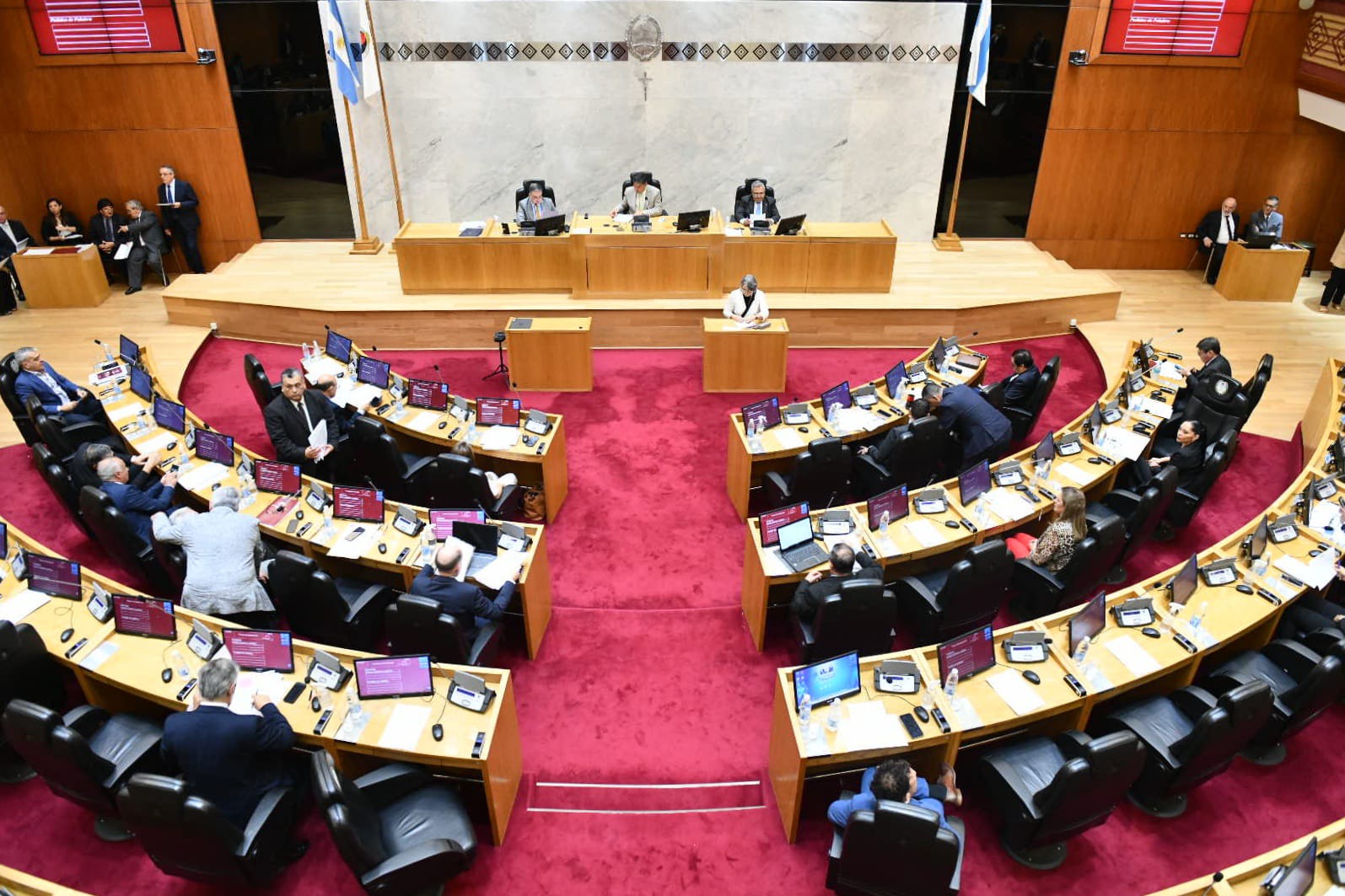 Presupuesto 2026: Luz verde con tensiones por las amplias facultades al Ejecutivo, la presión fiscal y el "agujero negro" de las comunas rurales