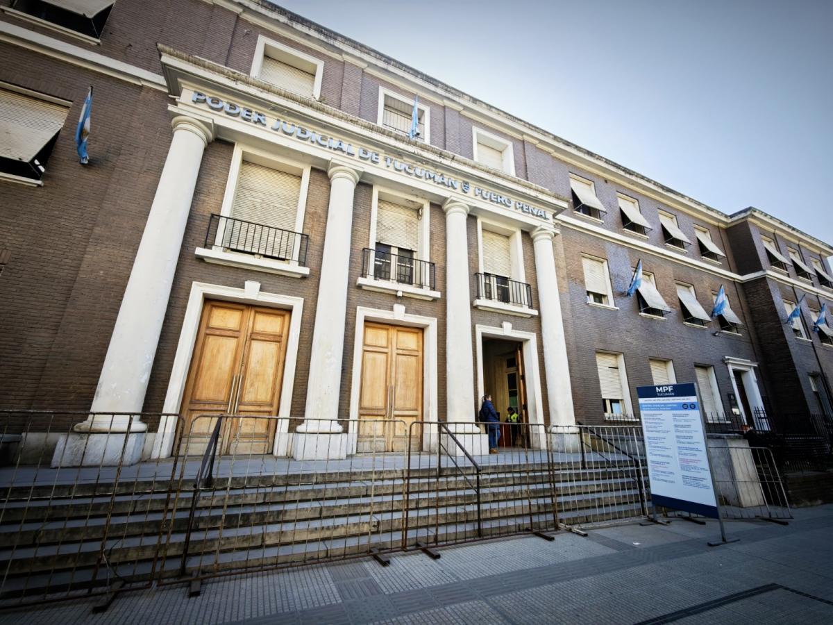 La denunciante del caso ex Vélez irrumpió en Tribunales, pidió ser escuchada y expresó desesperación por la falta de protección