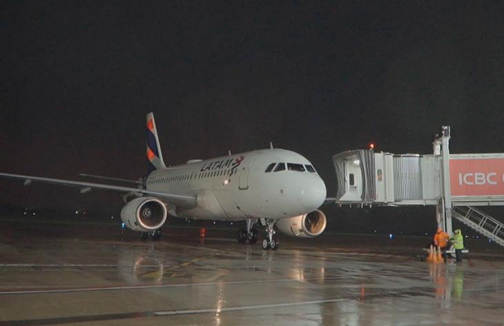 El aeropuerto Benjamín Matienzo recibió el primer vuelo internacional desde Perú
