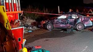 Muerte en acto de servicio: un bombero falleció y tres resultaron heridos tras ser embestidos mientras combatían un incendio