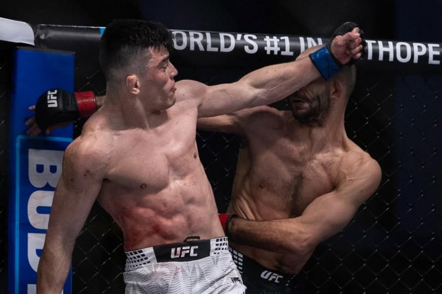 El argentino Kevin Vallejos hizo historia en la UFC con un  brutal nocaut