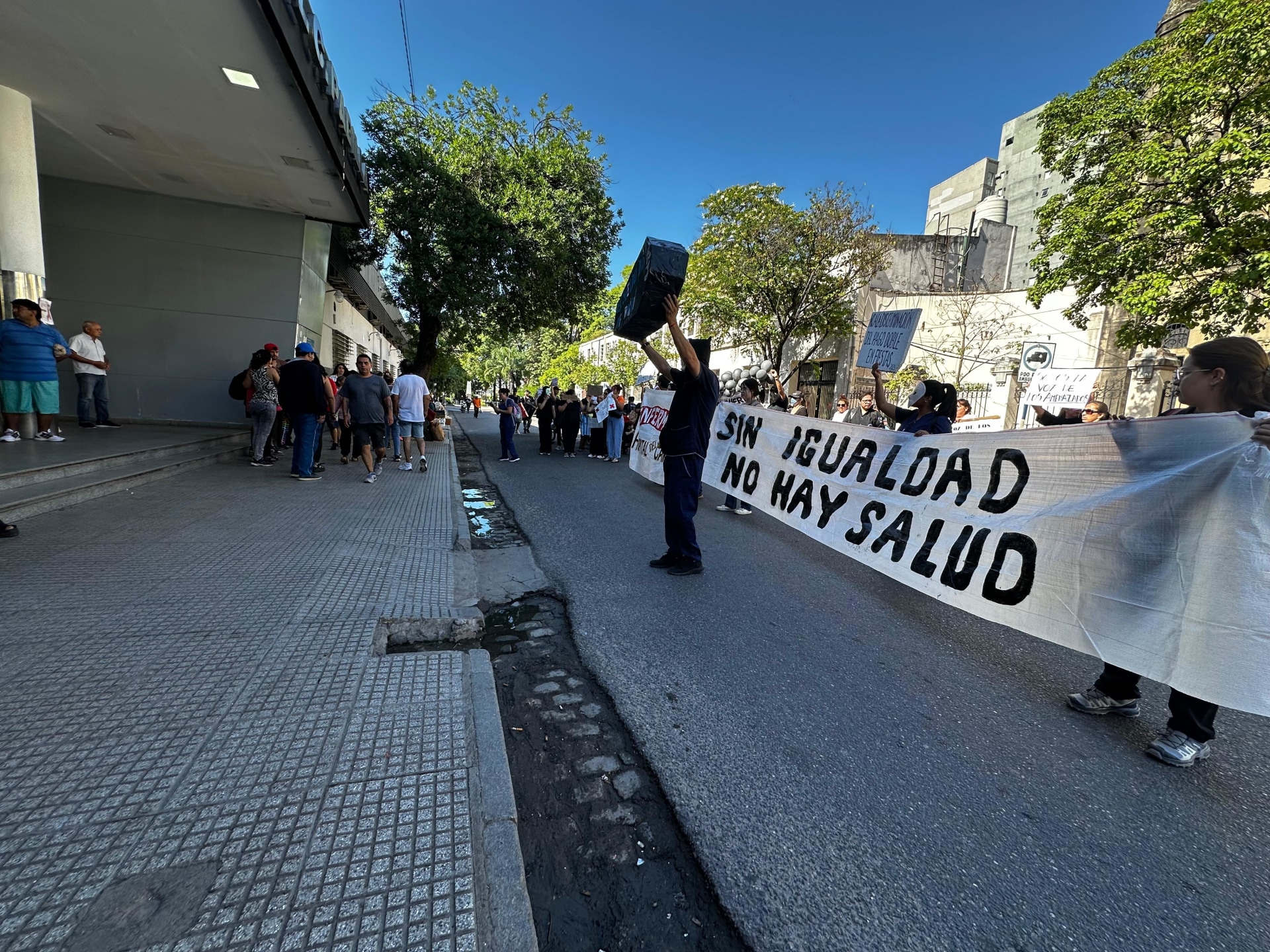 Enfermeros vuelven a marchar para exigir ser incluidos en el suplemento por guardias de fin de año