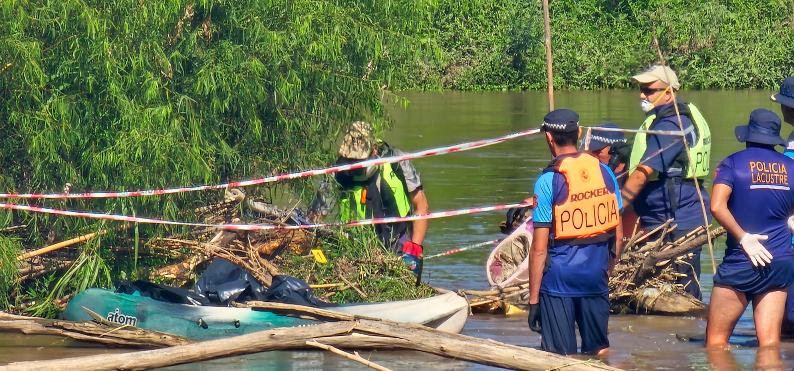 Misterio en Leales: peritan un cuerpo hallado en el río Colorado