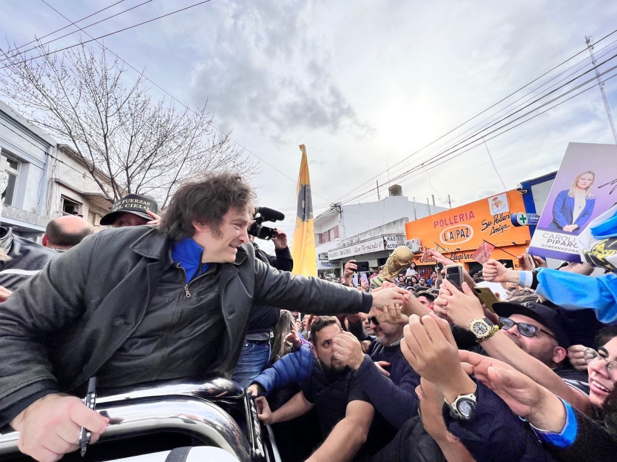 MILEI CON GENTE.jpg MILEI CON GENTE.jpg