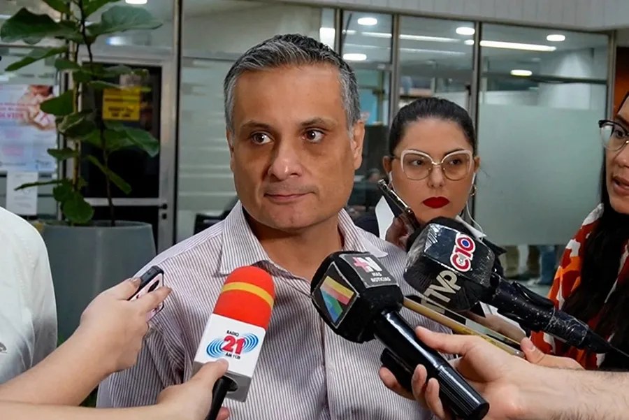 Cobos cuestionó la falta de planificación para la aplicación de la ordenanza que prohíbe las bolsas plásticas