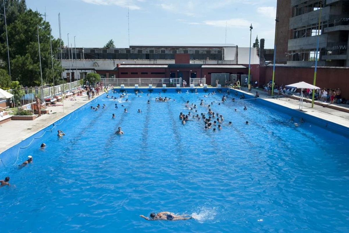 pileta-olmpica-pileta-complejo-ledesma-tiene-50-metros-largo-hasta-siete-profundidad--archivo-la-gaceta-1116364-113744.png