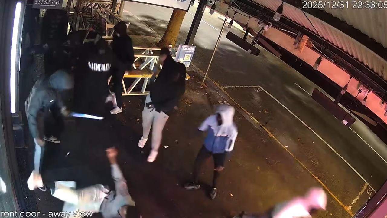 Apuñalamiento deja dos jóvenes heridos en Melbourne durante los festejos