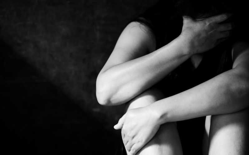 Dictan prisión preventiva para un hombre que intentó estrangular a su esposa