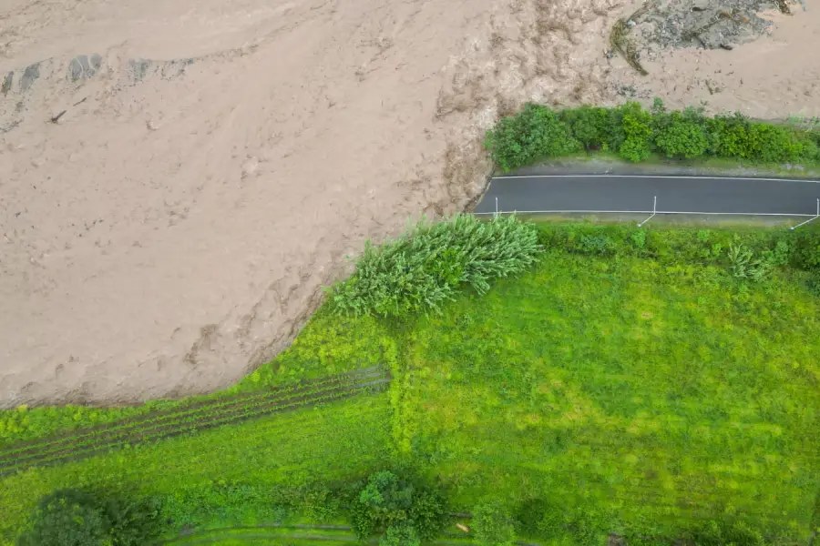 Crecida histórica del Río Lules dejó la Ruta 321 intransitable