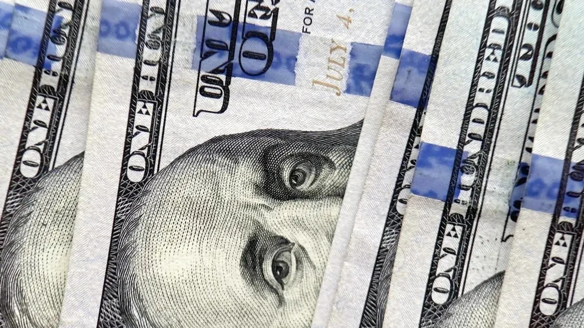 El dólar profundizó la baja y quedó en su nivel más alejado del techo de la banda cambiaria en 3 meses