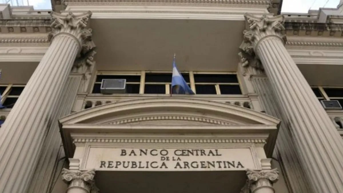 El Banco Central flexibilizó el cepo cambiario para empresas