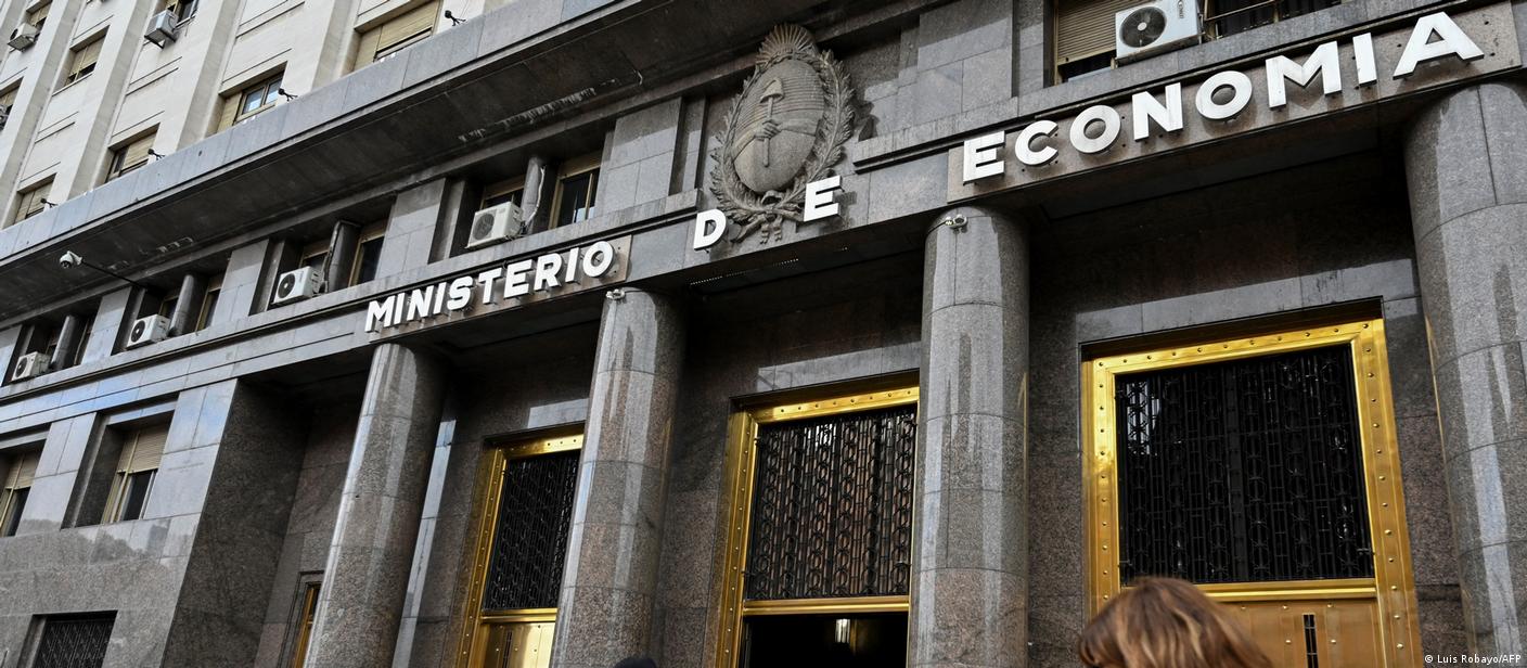 El Ministerio de Economía de la Nación formalizó un canje de deuda