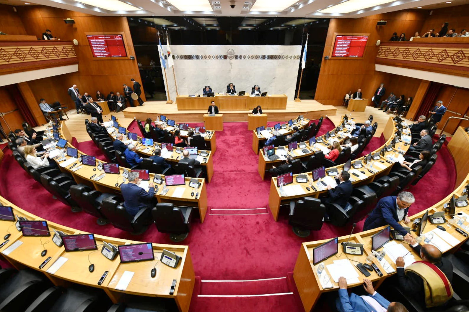 La Legislatura sesiona para blindar dos DNU firmados por Jaldo